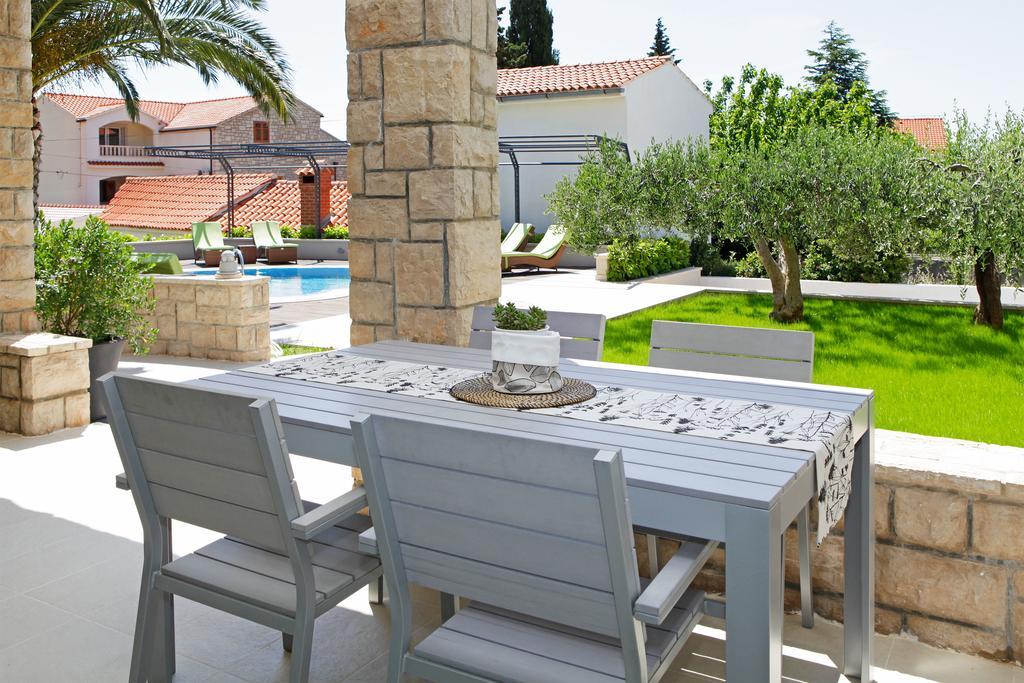 Apartments Diana - New Heated Pool Bol Kültér fotó
