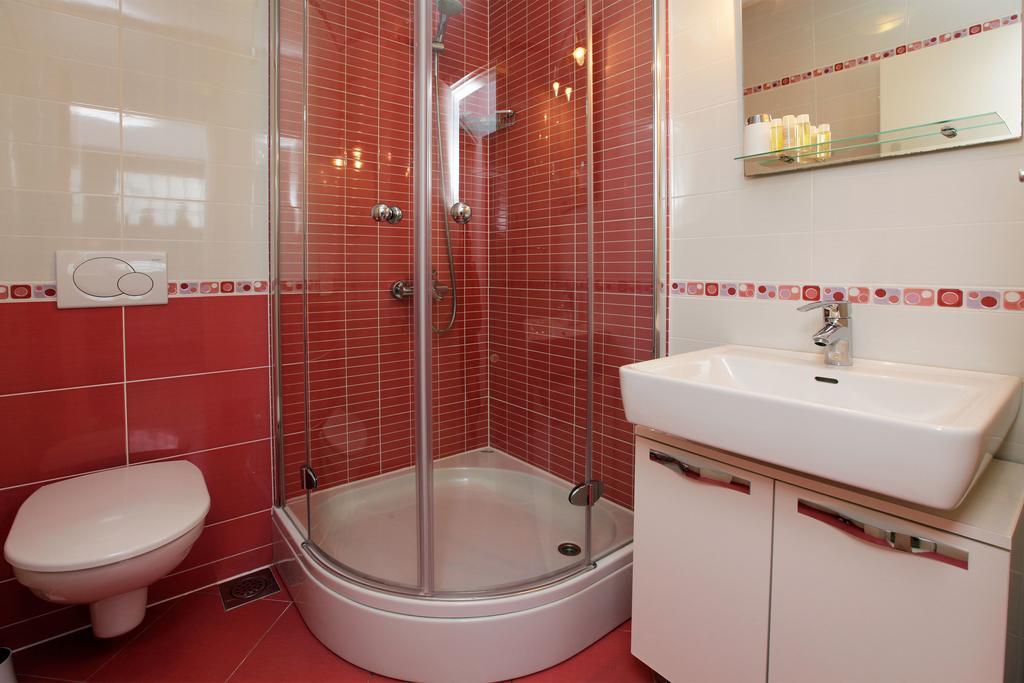 Apartments Diana - New Heated Pool Bol Kültér fotó